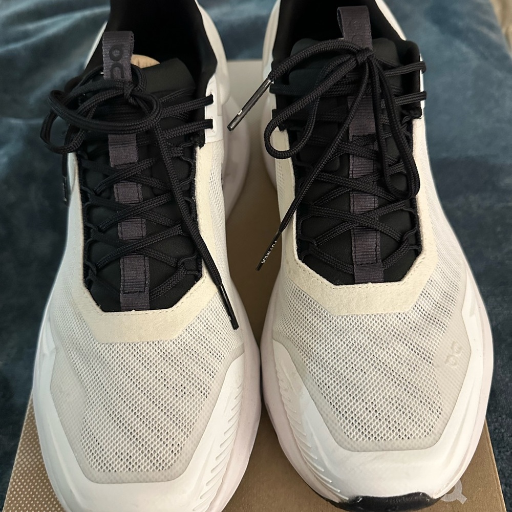 Women’s OnCloud White and Black Cloudnova X size 10.5 VERY gently worn Sneakers